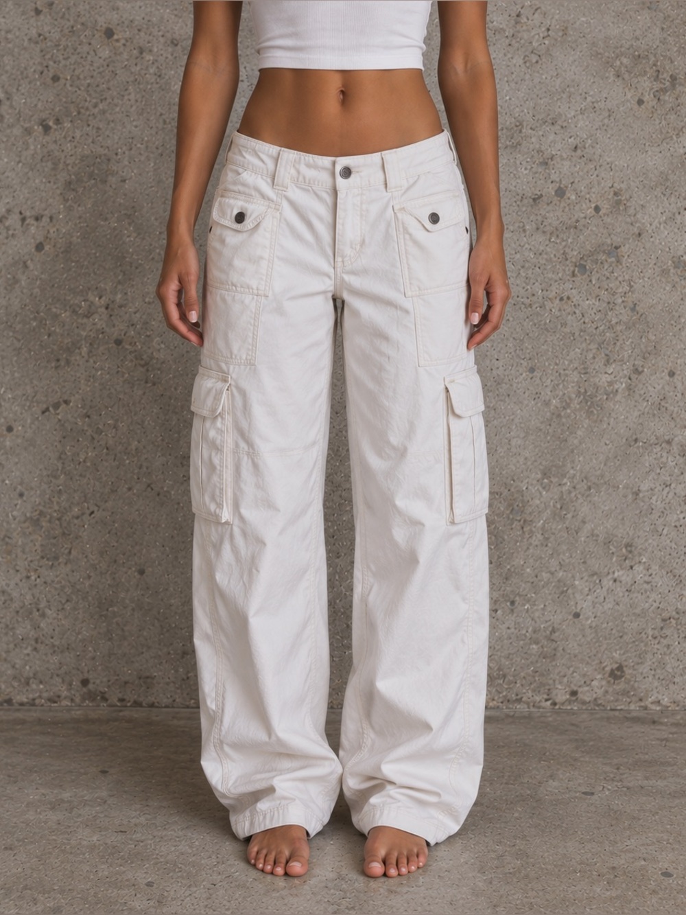 Hollister Low Rise Baggy Cargo Pants Cream/Off-White Women 2R / W26R